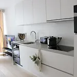 Crystal Residences - Luxurious Seaside شقة