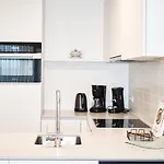 Crystal Residences - Luxurious Seaside شقة