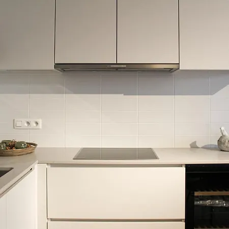 Crystal Residences - Luxurious Seaside *