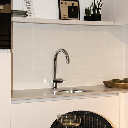 Crystal Residences - Luxurious Seaside Apartment *