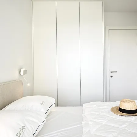 Crystal Residences - Luxurious Seaside Appartement
