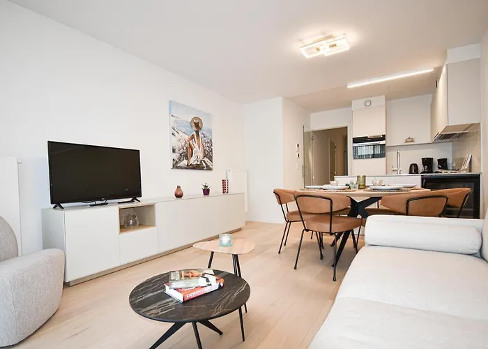 Crystal Residences - Luxurious Seaside Apartment *