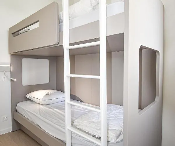 Crystal Residences - Luxurious Seaside Apartment *