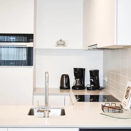 Crystal Residences - Luxurious Seaside Lägenhet