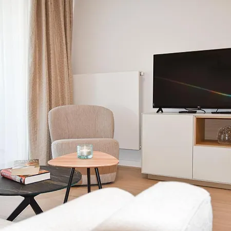 Crystal Residences - Luxurious Seaside Lägenhet